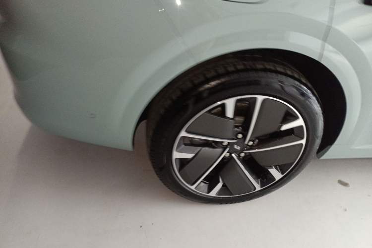 Used Li Auto L6 2025 Pro Smart Refresh Edition Right Rear Wheel Hub