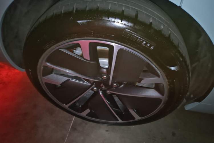 Used Li Auto L6 2025 Max Smart Refresh Edition Right Rear Wheel Hub