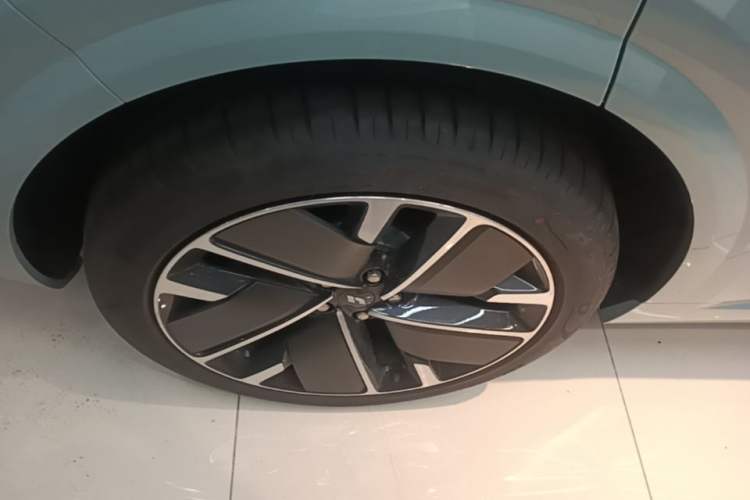 Used Li Auto L6 2025 Max Smart Refresh Edition Right Rear Wheel Hub
