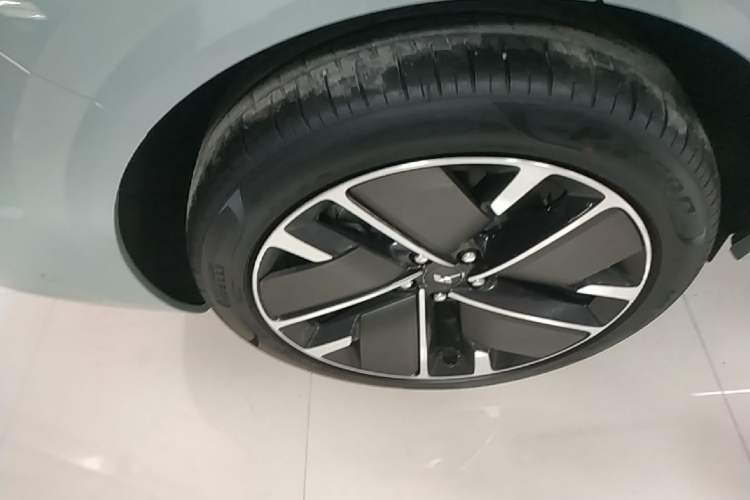 Used Li Auto L6 2025 Max Smart Refresh Edition Right Rear Wheel Hub