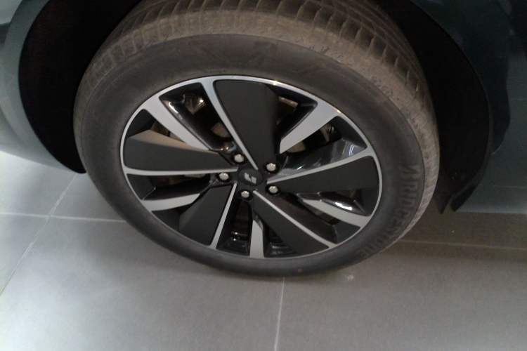 Used Li Auto L6 2025 Max Smart Refresh Edition Right Rear Wheel Hub