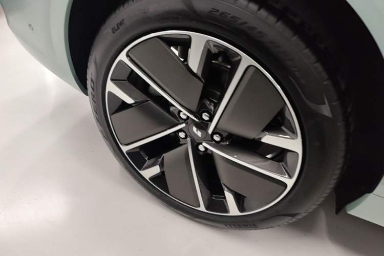 Used Li Auto L6 2025 Max Smart Refresh Edition Right Rear Wheel Hub