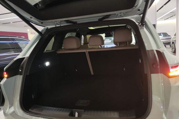 Used Li Auto L6 2025 Max Smart Refresh Edition Trunk