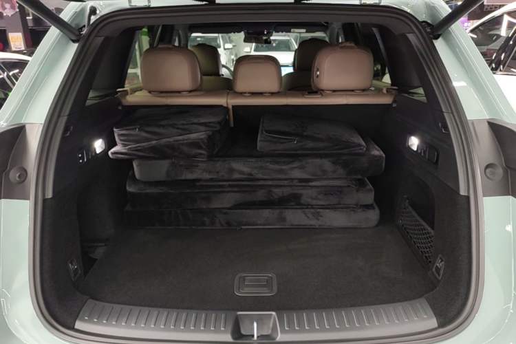 Used Li Auto L6 2025 Max Smart Refresh Edition Trunk