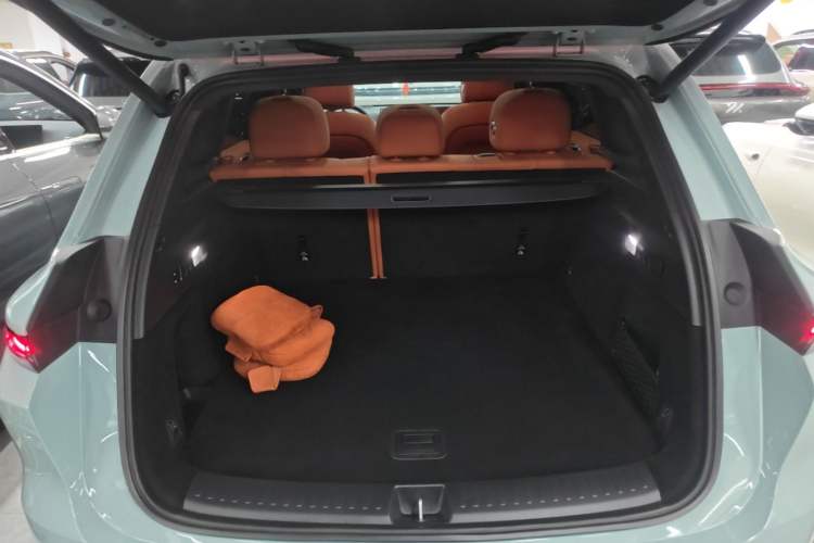 Used Li Auto L6 2025 Max Smart Refresh Edition Trunk
