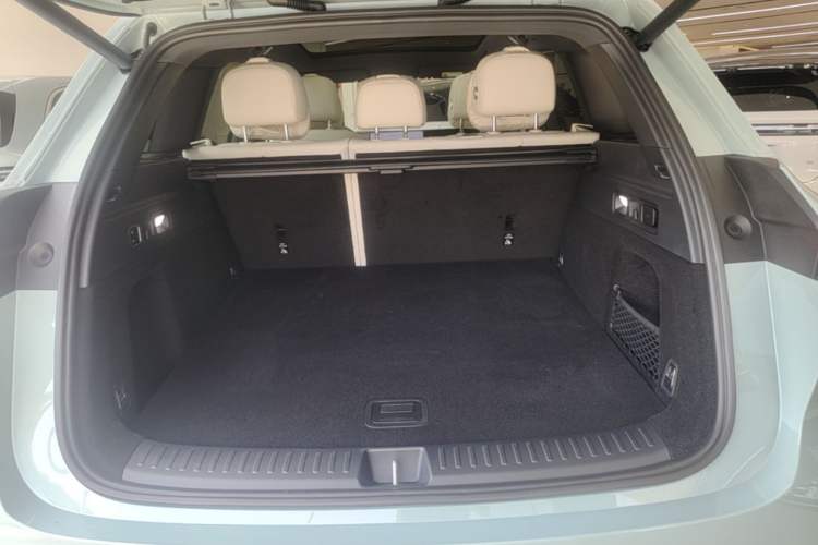 Used Li Auto L6 2025 Pro Smart Refresh Edition Trunk