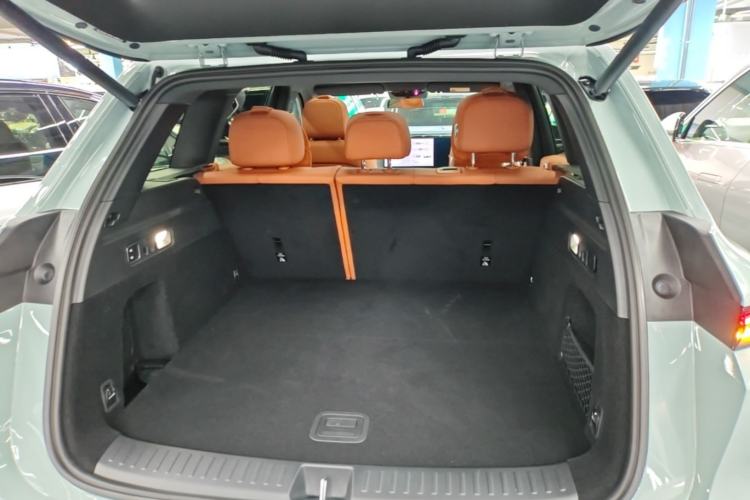 Used Li Auto L6 2025 Max Smart Refresh Edition Trunk