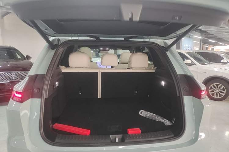 Used Li Auto L6 2025 Pro Smart Refresh Edition Trunk