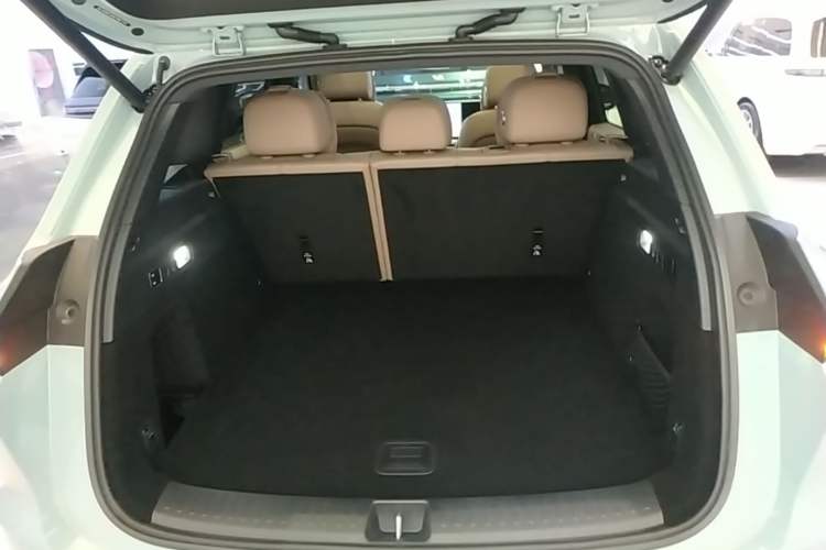 Used Li Auto L6 2025 Pro Smart Refresh Edition Trunk