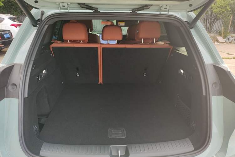 Used Li Auto L6 2025 Max Smart Refresh Edition Trunk