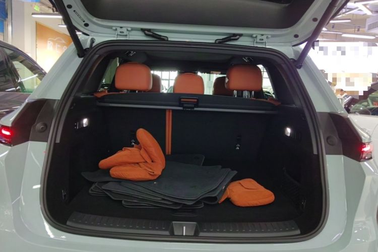 Used Li Auto L6 2025 Pro Smart Refresh Edition Trunk