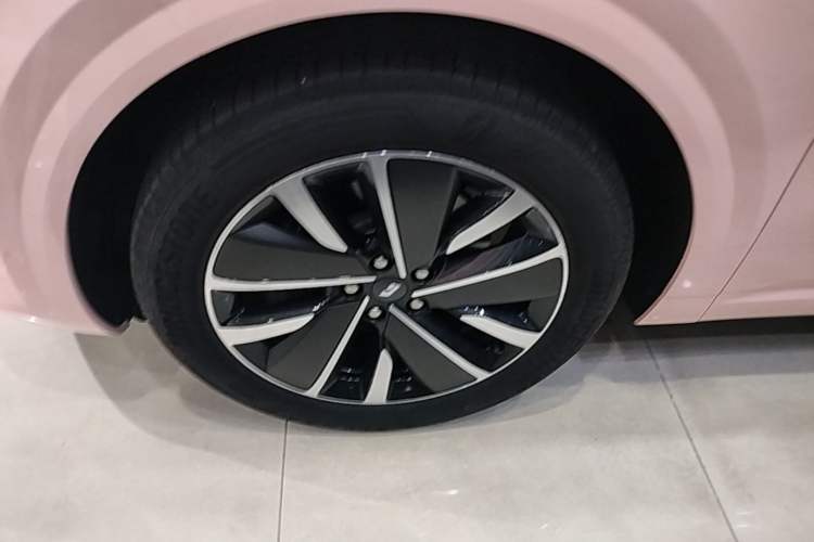 Used Li Auto L6 2025 Pro Smart Refresh Edition Left Front Wheel Hub
