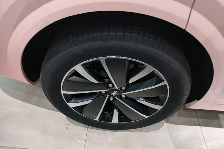 Used Li Auto L6 2025 Pro Smart Refresh Edition Right Rear Wheel Hub