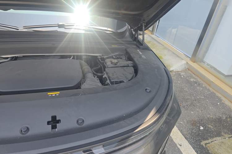 Used Li Auto L6 2025 Max Smart Refresh Edition Engine Bay Left