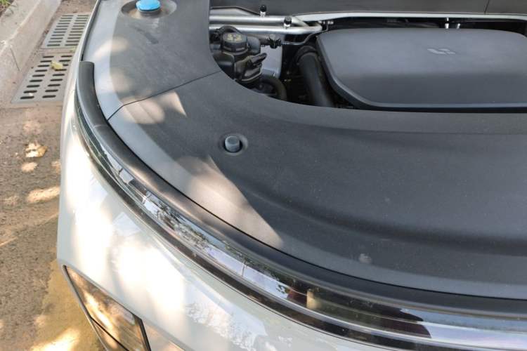 Used Li Auto L6 2025 Pro Smart Refresh Edition Engine Bay Right