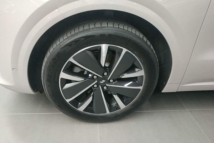 Used Li Auto L6 2025 Pro Smart Refresh Edition Left Front Wheel Hub