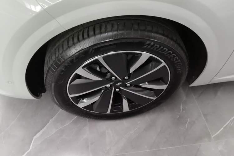 Used Li Auto L6 2025 Pro Smart Refresh Edition Left Front Wheel Hub