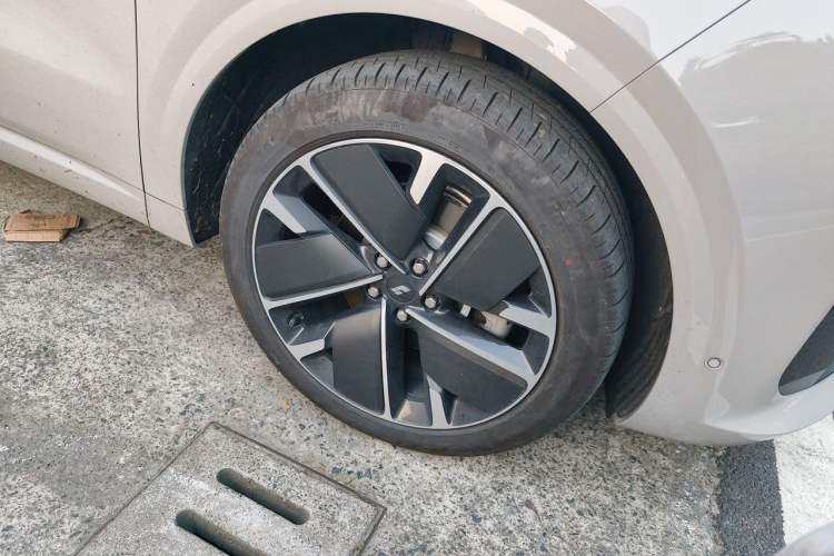 Used Li Auto L6 2025 Max Smart Refresh Edition Right Front Wheel Hub