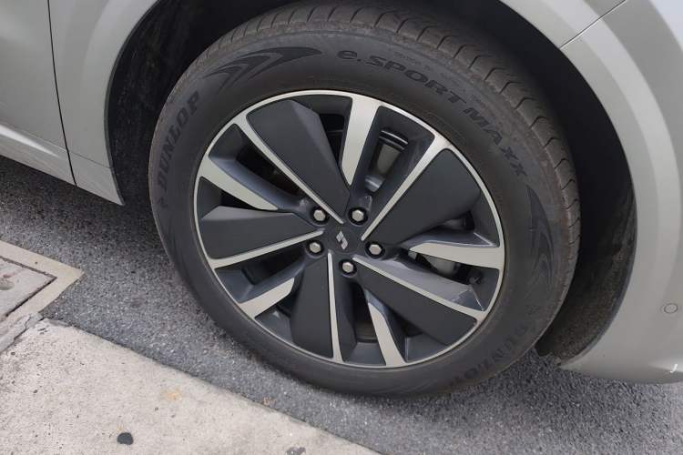 Used Li Auto L6 2025 Pro Smart Refresh Edition Right Front Wheel Hub