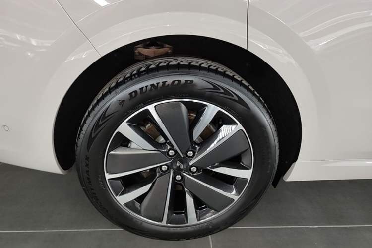 Used Li Auto L6 2025 Pro Smart Refresh Edition Right Rear Wheel Hub