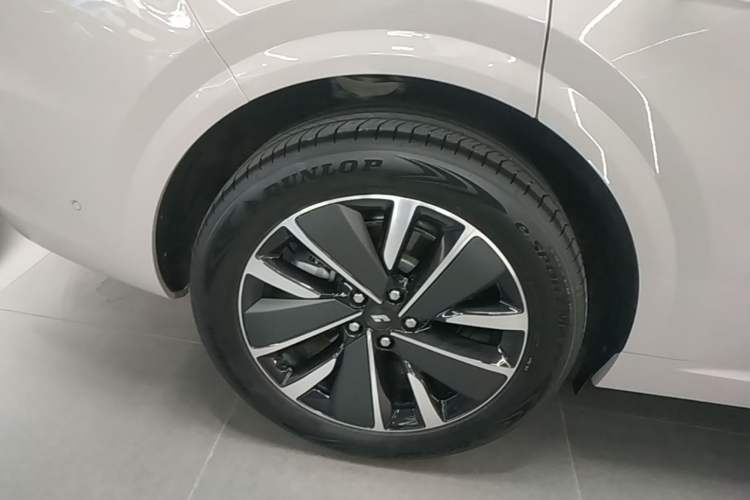 Used Li Auto L6 2025 Pro Smart Refresh Edition Right Rear Wheel Hub