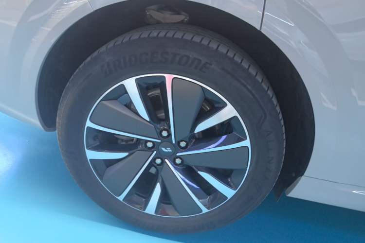 Used Li Auto L6 2025 Max Smart Refresh Edition Right Rear Wheel Hub