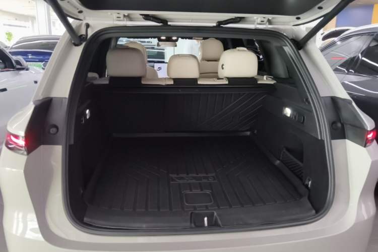 Used Li Auto L6 2025 Pro Smart Refresh Edition Trunk