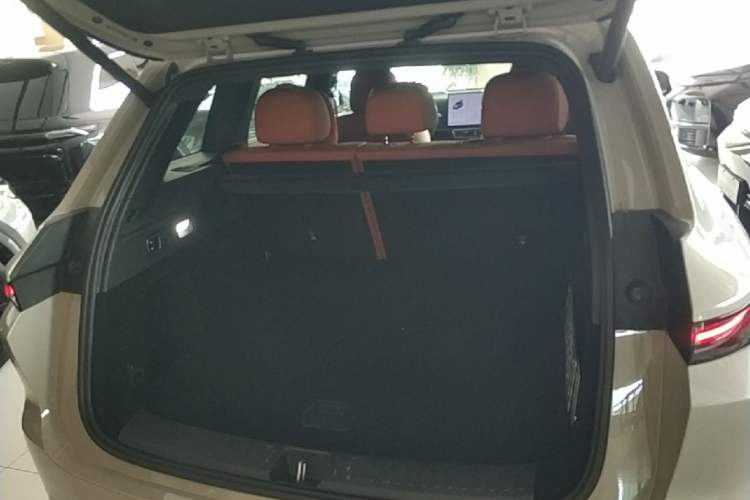 Used Li Auto L6 2025 Max Smart Refresh Edition Trunk