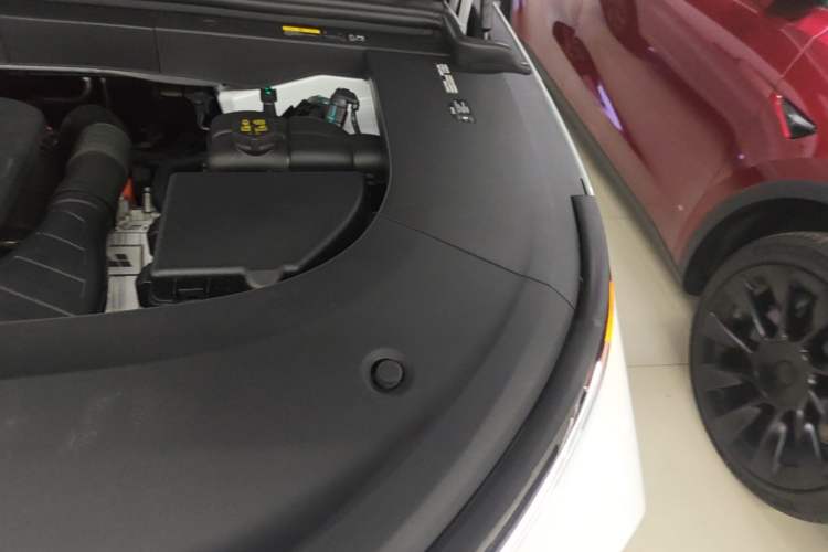 Used Li Auto L6 2025 Pro Smart Refresh Edition Engine Bay Left