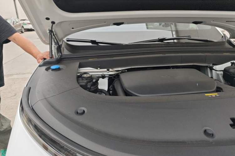 Used Li Auto L6 2025 Pro Smart Refresh Edition Engine Bay Right