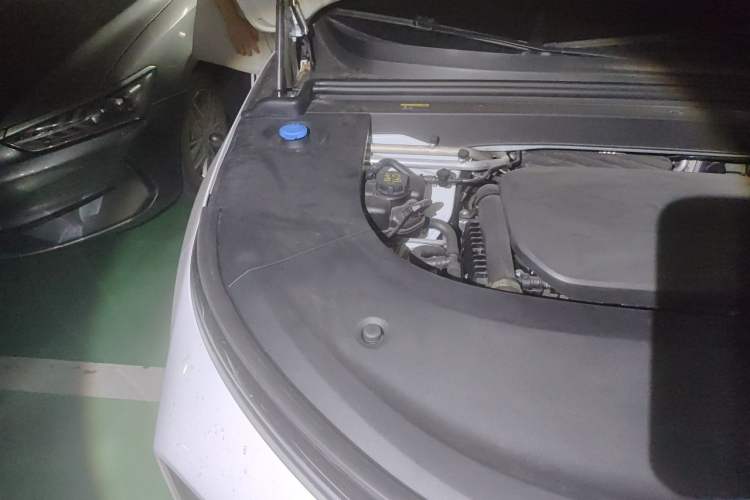 Used Li Auto L6 2025 Max Smart Refresh Edition Engine Bay Right
