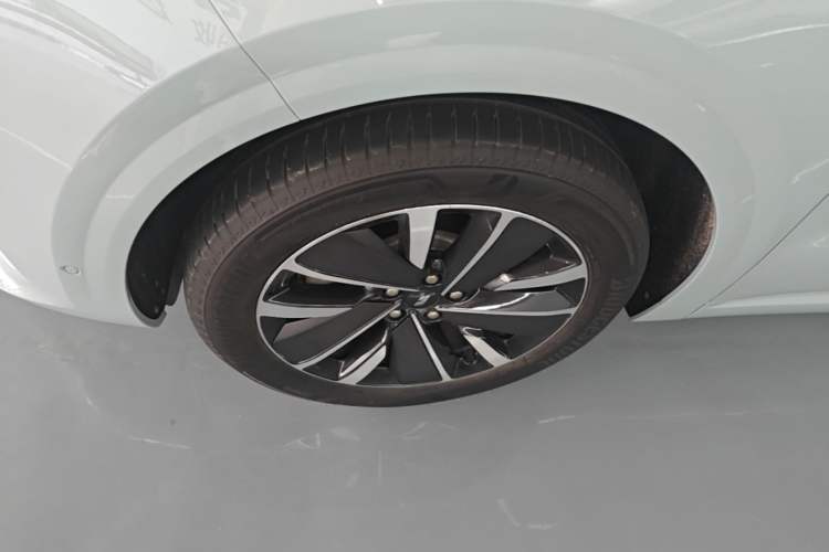Used Li Auto L6 2025 Pro Smart Refresh Edition Exterior 4