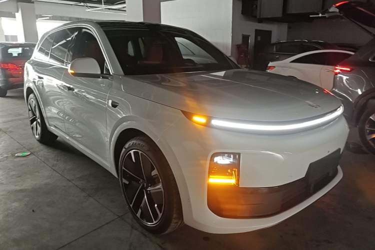 Used Li Auto L6 2025 Max Smart Refresh Edition Front Right 45 Deg