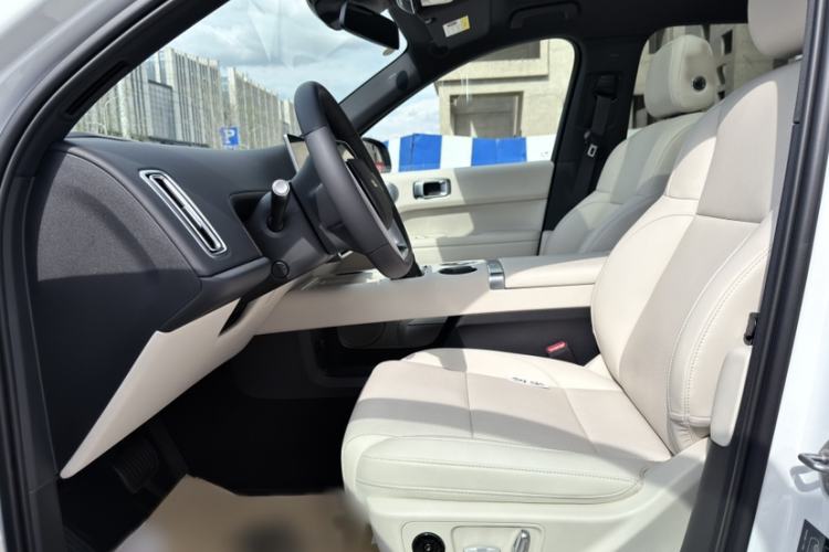 Used Li Auto L6 2025 Pro Smart Refresh Edition Interior 3