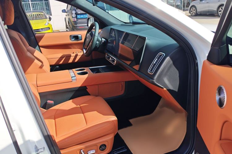Used Li Auto L6 2025 Max Smart Refresh Edition Interior 4