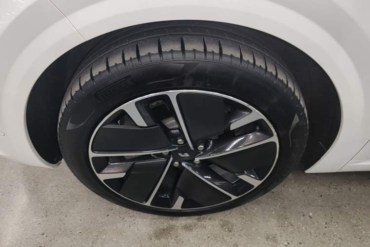 Used Li Auto L6 2025 Pro Smart Refresh Edition Left Front Wheel Hub