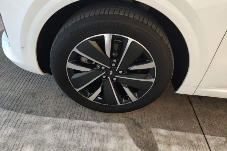 Used Li Auto L6 2025 Pro Smart Refresh Edition Left Front Wheel Hub