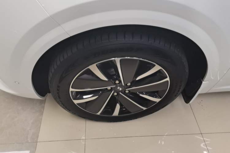 Used Li Auto L6 2025 Pro Smart Refresh Edition Left Front Wheel Hub