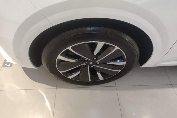 Used Li Auto L6 2025 Pro Smart Refresh Edition Left Front Wheel Hub