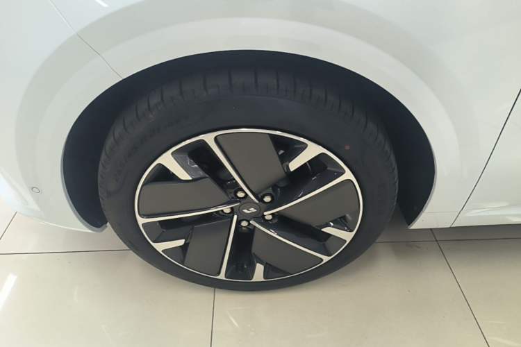 Used Li Auto L6 2025 Pro Smart Refresh Edition Left Front Wheel Hub