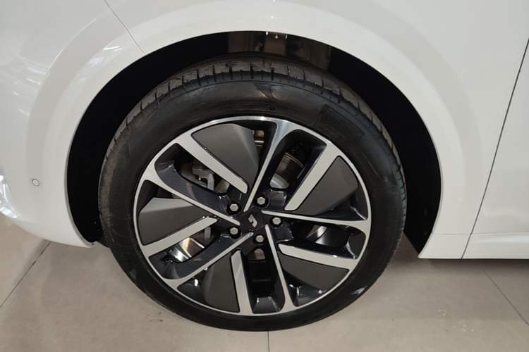 Used Li Auto L6 2025 Max Smart Refresh Edition Left Front Wheel Hub