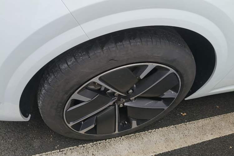Used Li Auto L6 2025 Max Smart Refresh Edition Left Front Wheel Hub