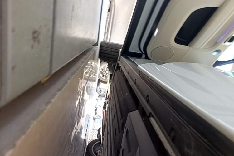 Used Li Auto L6 2025 Pro Smart Refresh Edition Left Side Sill