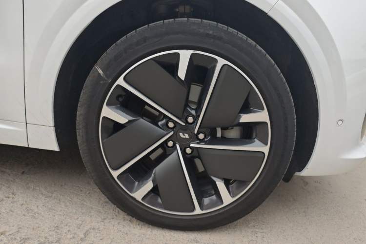 Used Li Auto L6 2025 Pro Smart Refresh Edition Right Front Wheel Hub