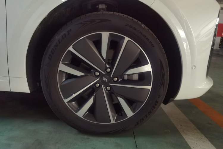 Used Li Auto L6 2025 Pro Smart Refresh Edition Right Front Wheel Hub