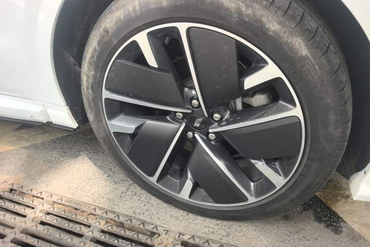 Used Li Auto L6 2025 Max Smart Refresh Edition Right Front Wheel Hub