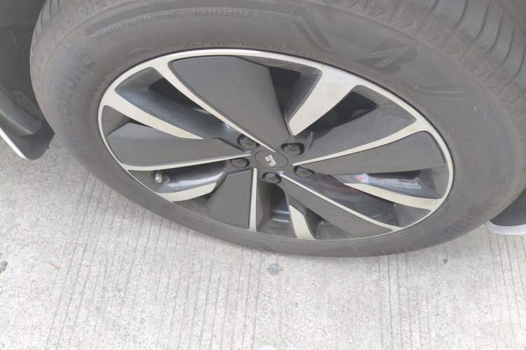 Used Li Auto L6 2025 Pro Smart Refresh Edition Right Front Wheel Hub