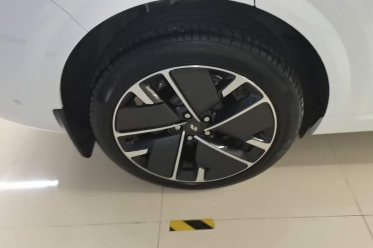 Used Li Auto L6 2025 Pro Smart Refresh Edition Right Rear Wheel Hub