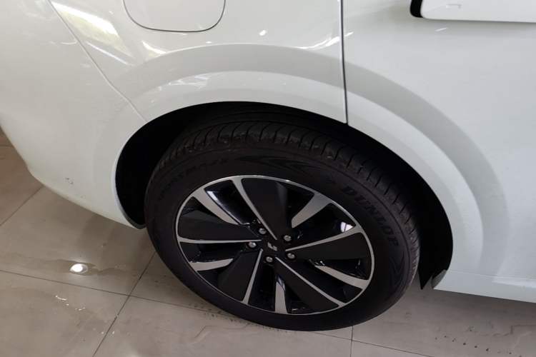 Used Li Auto L6 2025 Pro Smart Refresh Edition Right Rear Wheel Hub