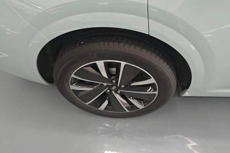 Used Li Auto L6 2025 Pro Smart Refresh Edition Right Rear Wheel Hub